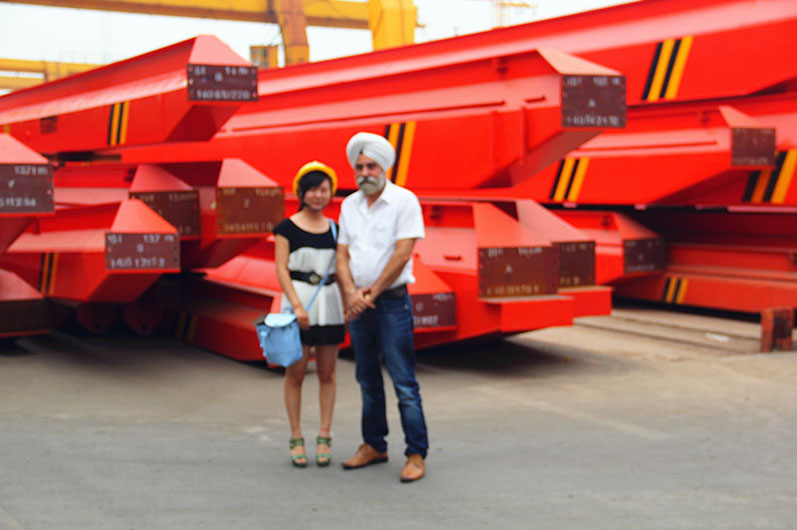 サウジアラビアのお客様訪問yuntian会社のオーバーヘッドCranes.jpg Saudi Arabia Customer Visit yuntian company for Overhead Cranes.jpg