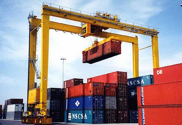 スタッキングクレーン